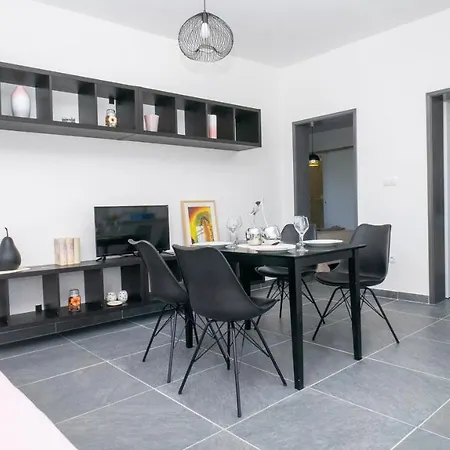 Apartment A2 S Vlastitim Bazenom *